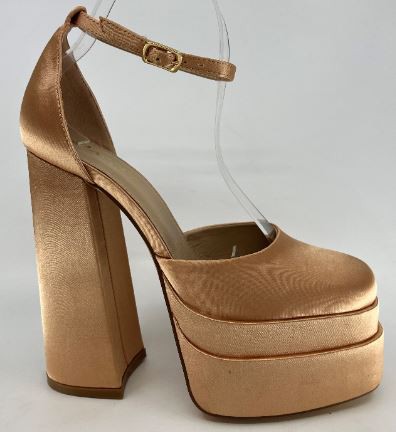 closed toe platform chunky heel shoe