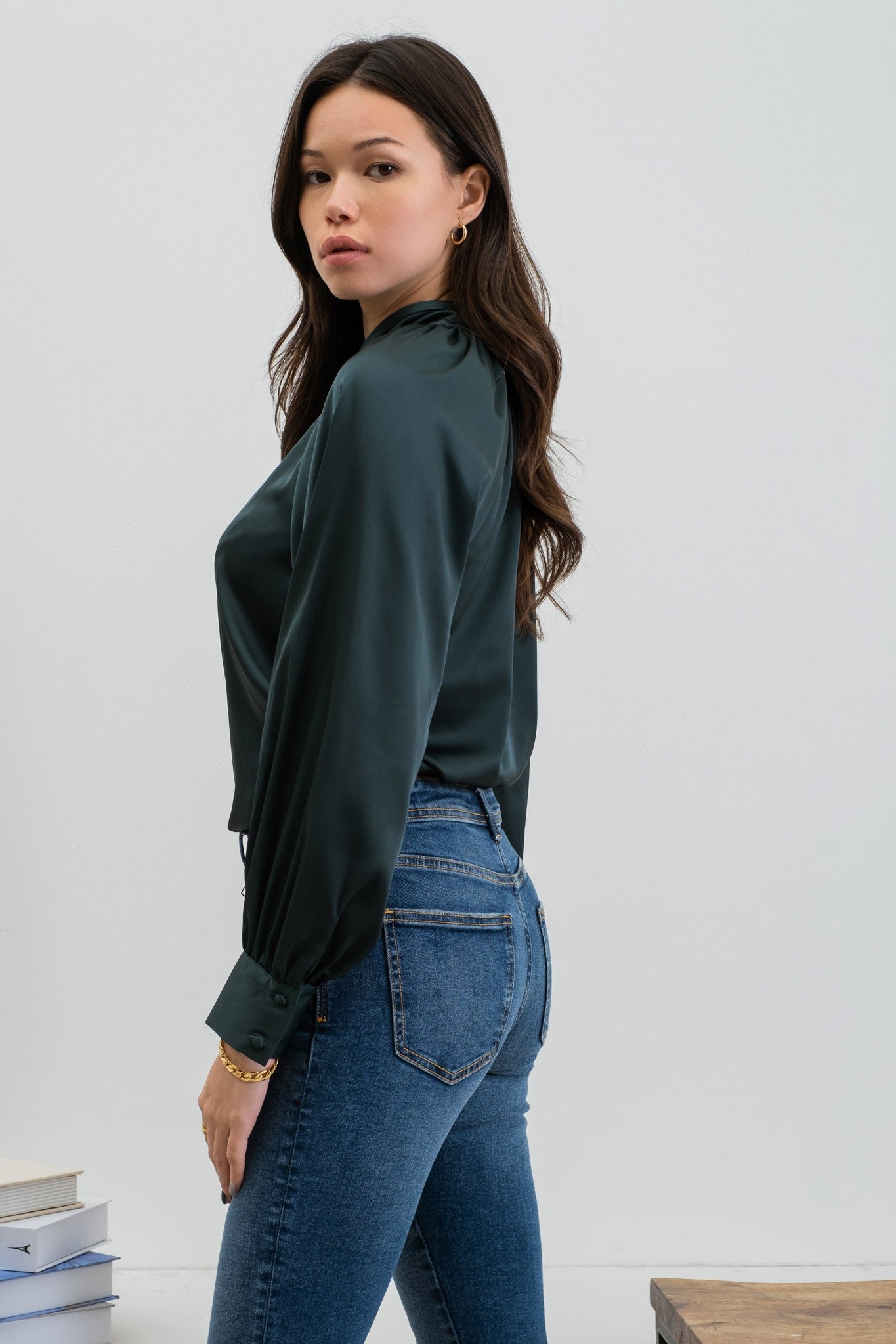 twist keyhole mock neck woven top