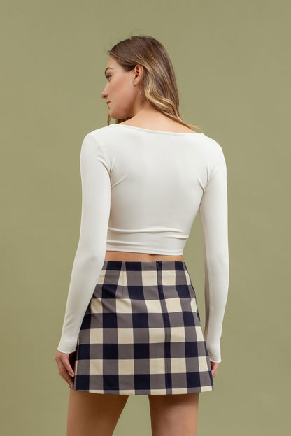 scoop neck long sleeve crop top