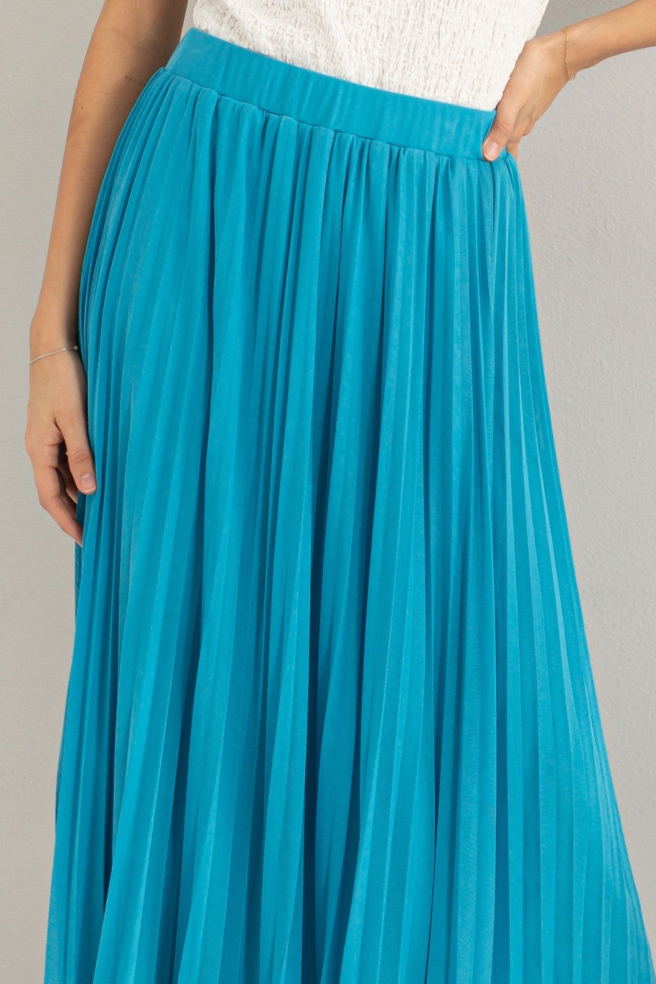 pleated midi skirt